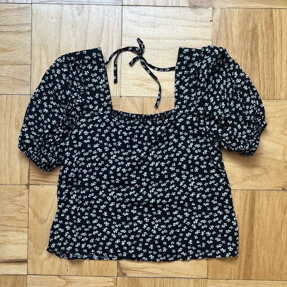 NA-KD Reborn Black Floral Smocked Blouse - Picture 2 of 2